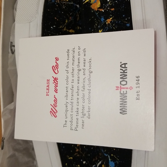 💎2 for $25💎 Minnetonka Paint Splatter Slip-on Tennis Shoes, size 8.5 Womens - Picture 12 of 15